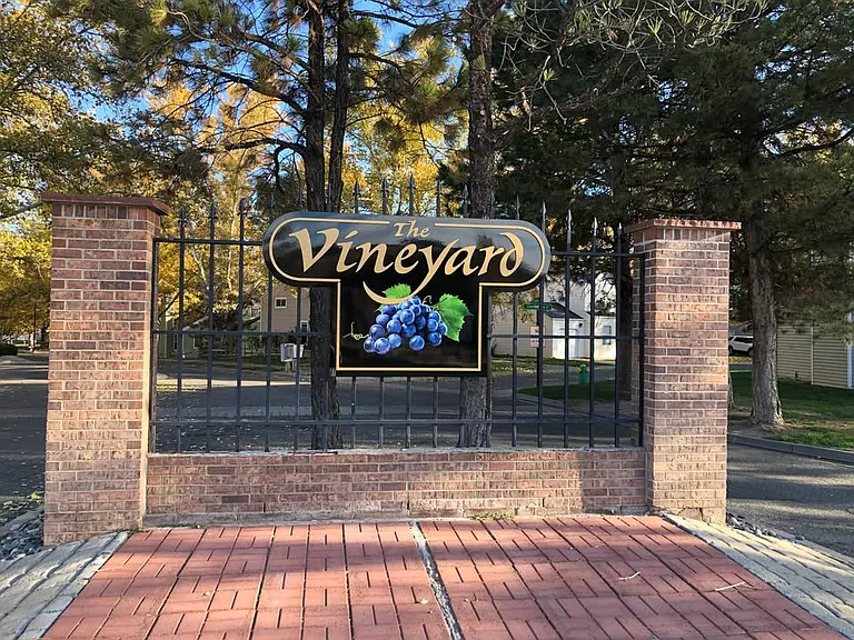Beautiful Redlands location, many trees.