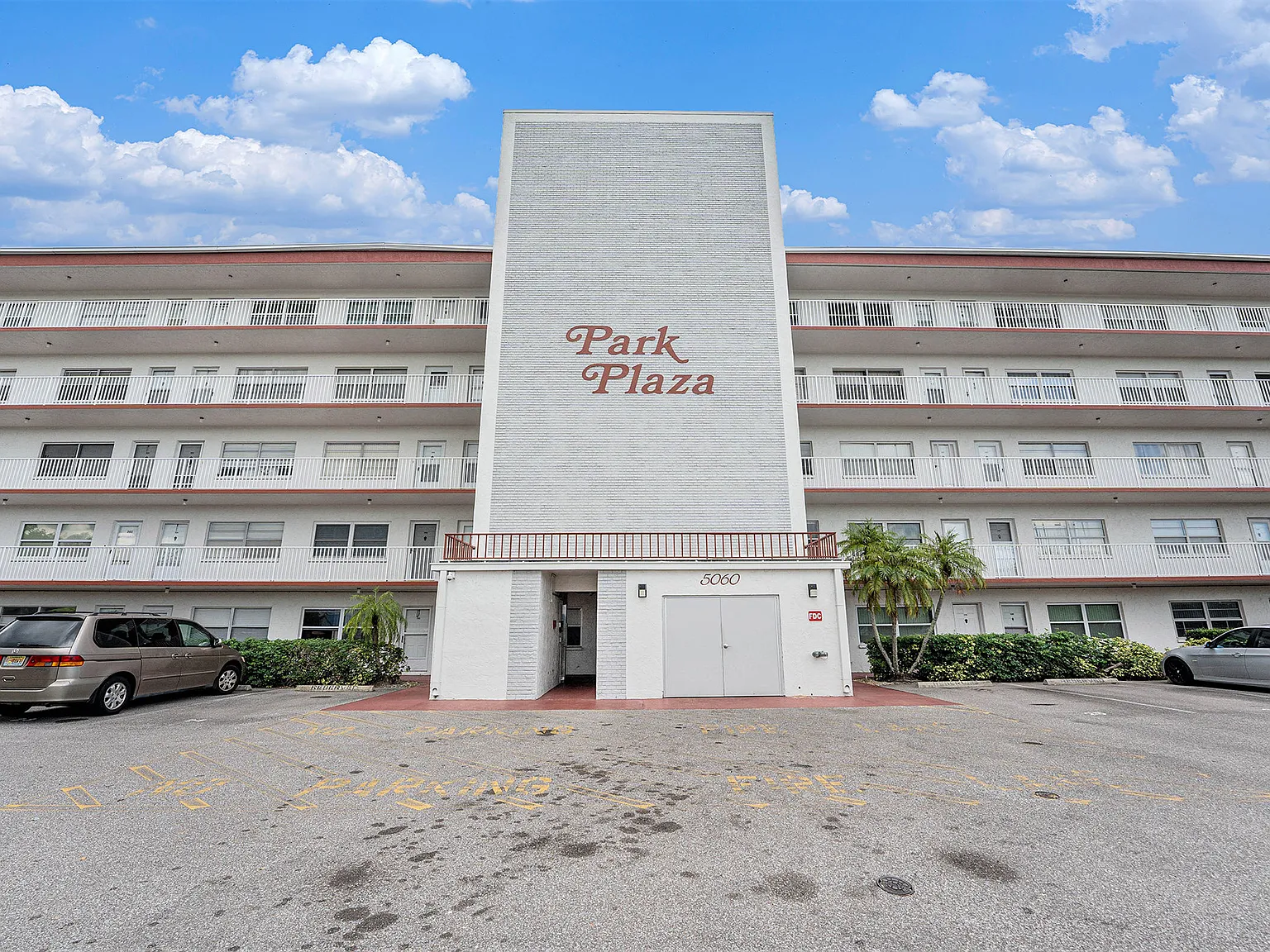 1 bed, 1.5 bath, 920 sqft, $2,000 — Photo 1