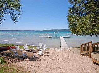 6710 S Dunns Farm Rd, Maple City, MI 49664