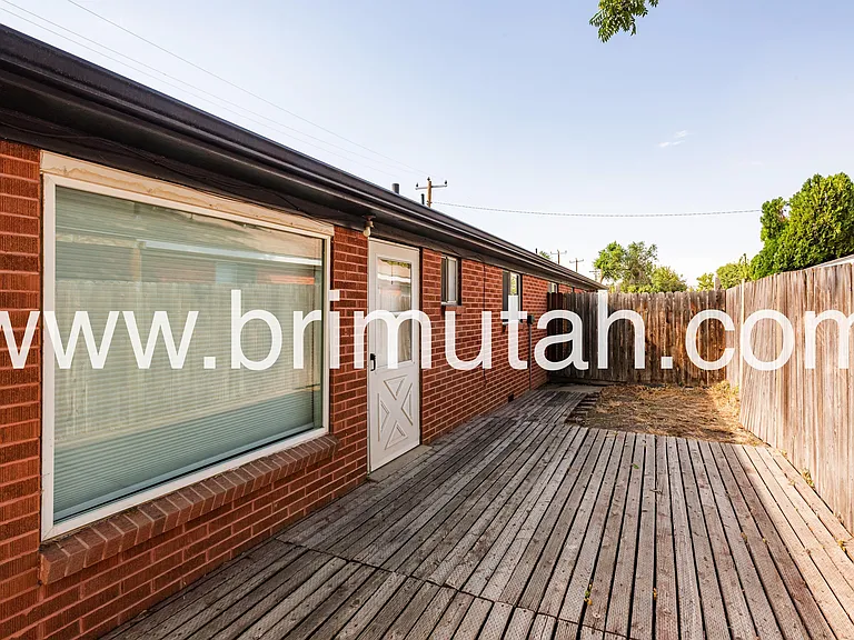 410 E Welby Ave — Photo 15