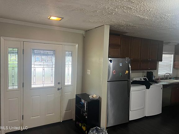 3rd image of 2306 Woodmont St