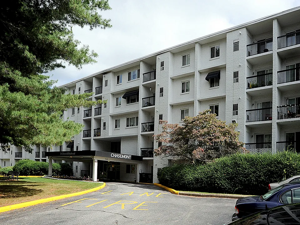 Chasemont Apartments - Exterior 1