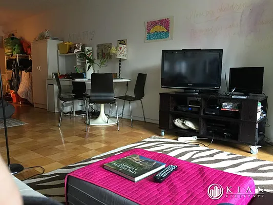 Rented by Kian Realty | media 4