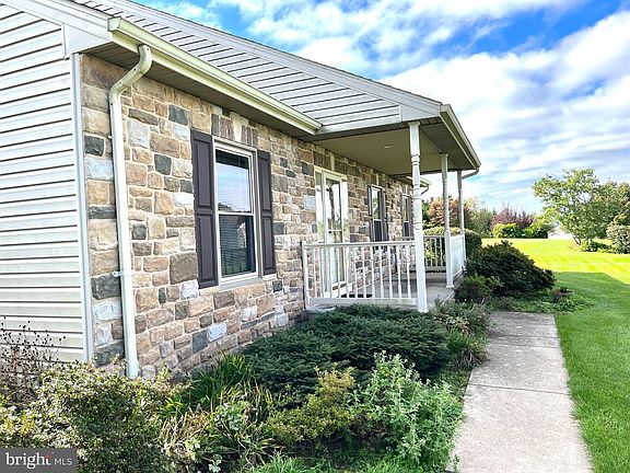2nd image of 531 Gables View Ln
