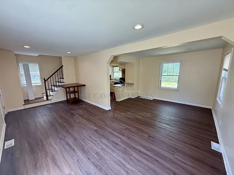 472 Keck St — Photo 5