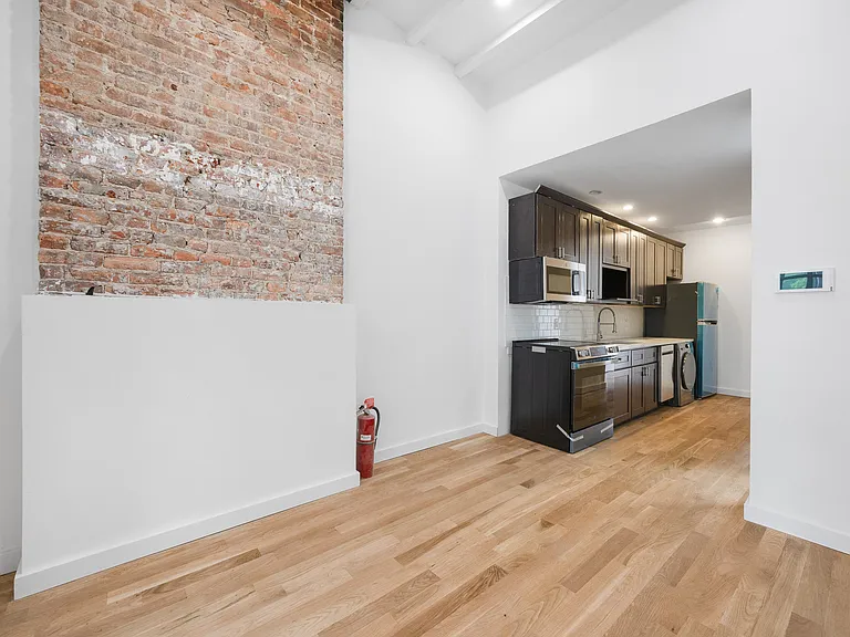 75 Bainbridge St #4B — Photo 8