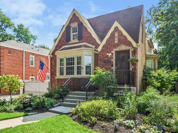 7049 N Moselle Ave, Chicago, IL 60646