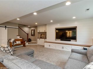 14418 Oak Brook Dr, Urbandale, IA 50323