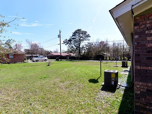 4th image of 300 Gates Ave