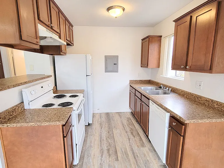 966 S Sunshine Ave — Photo 6