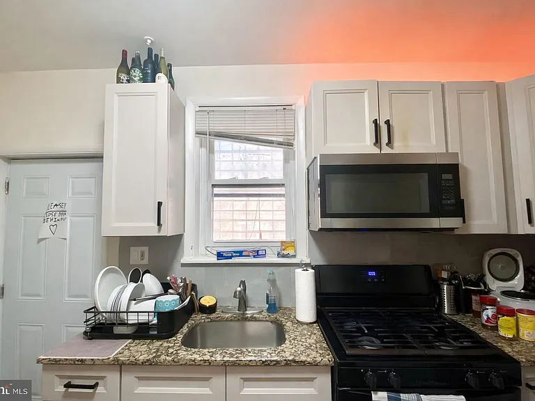 3215 Summer St — Photo 5