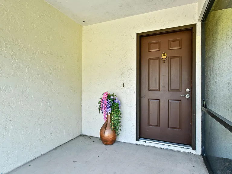 2374 SE Marseille St — Photo 3