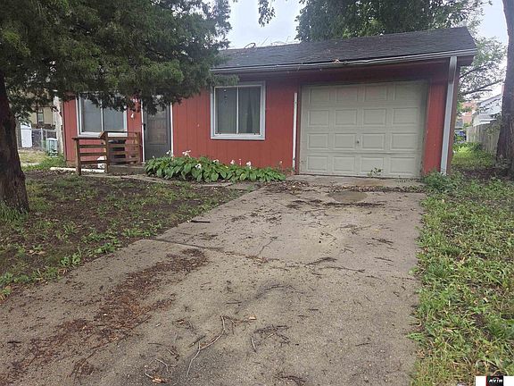 2nd image of 3009 Potter St
