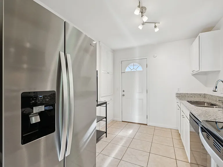 589 Highcrest Dr — Photo 8