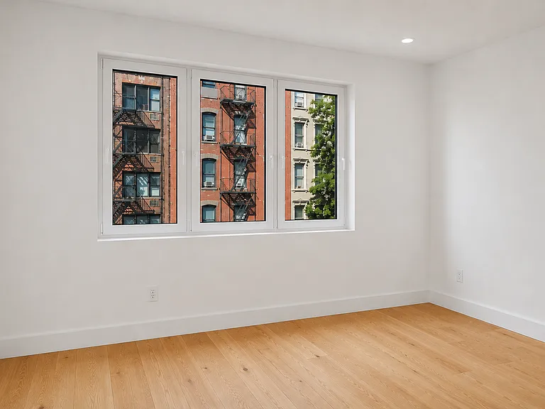 224 W 20th St #2 — Photo 8