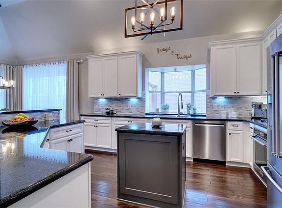 5th image of 13257 Bavarian Dr