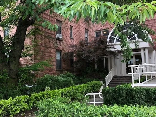 2140 Knapp Street image 1 of 12