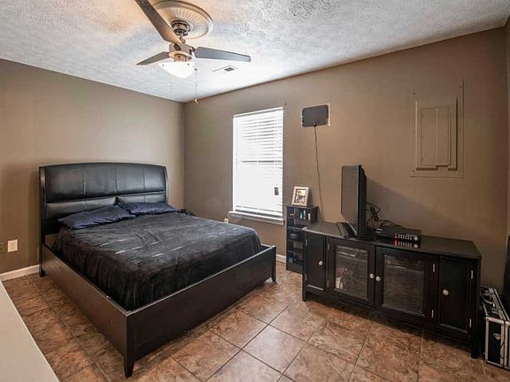 4th image of 1712 Mikan Ct