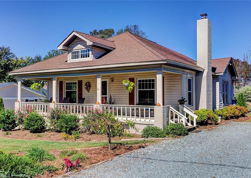 1st image of 811 Park Dr