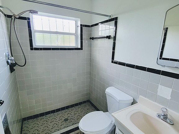 4th image of 193 W 15th St #3