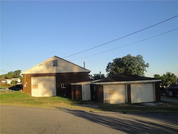 2nd image of 1004 Vine St