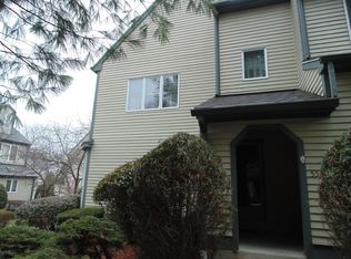 55 Ridgewood Ct, Shelton, CT 06484