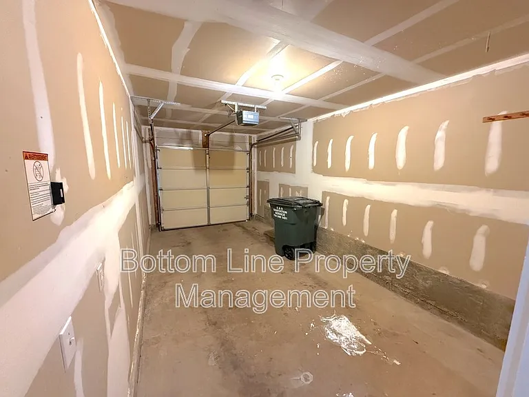 9419 Elizabeth Townes Ln — Photo 20