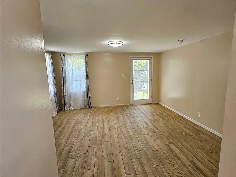 14914 S Denker Ave #1 — Photo 4