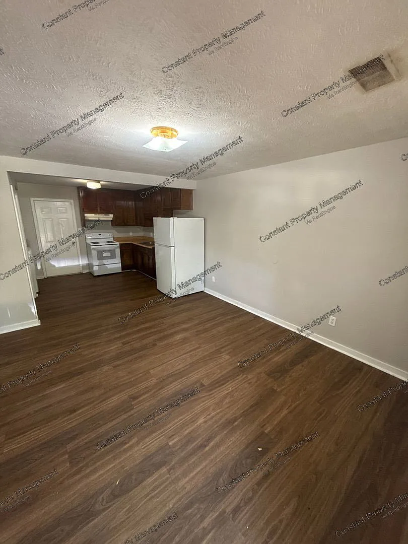 3 bed, 1.0 bath, 1100 sqft, $995 — Photo 4