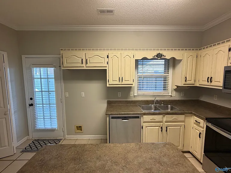 2410 Brookline Ct SW — Photo 14