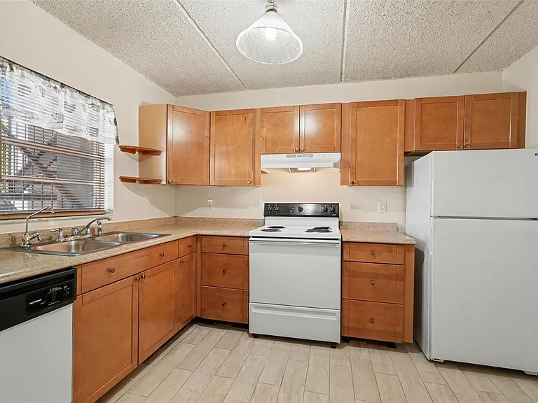 2845 Somerset Park Dr #101 — Photo 6