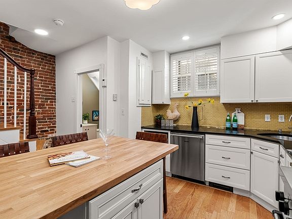 3rd image of 22 Shawmut St