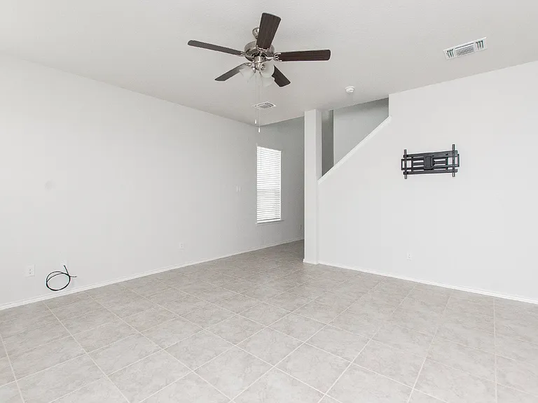 2033 Mallard Ct — Photo 3