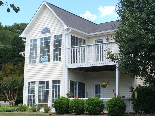 126 River Oaks Ct, Clemmons, NC 27012