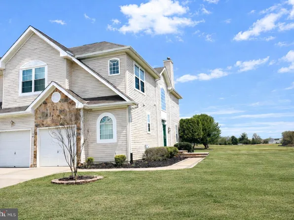 8 Saint Andrews Ct, Mount Holly, NJ 08060