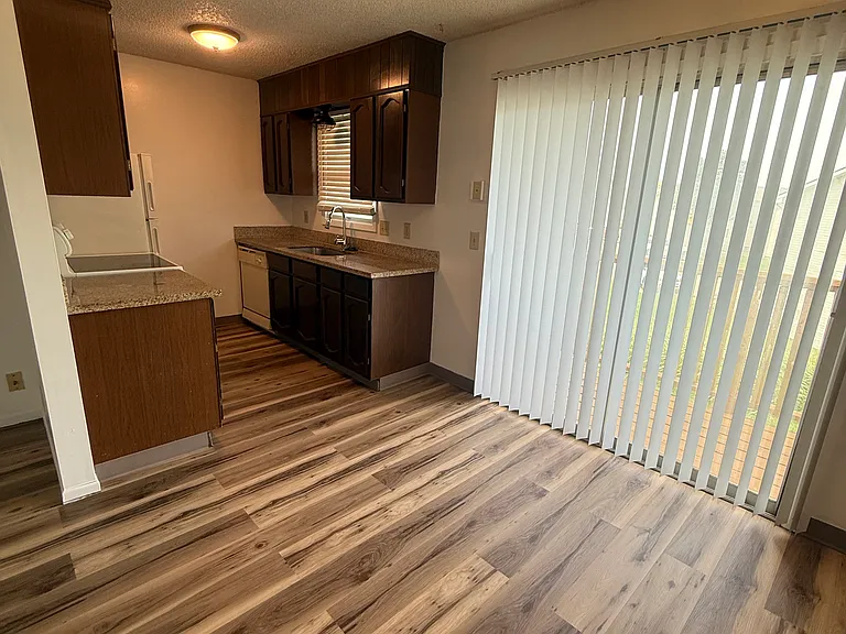 6816 W Par Ln #4 — Photo 2