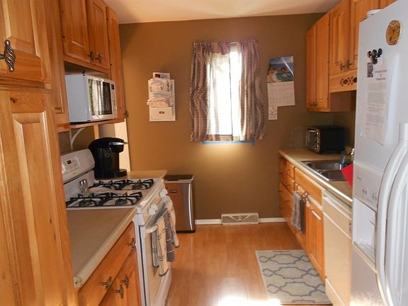 3rd image of 232 N Linda St