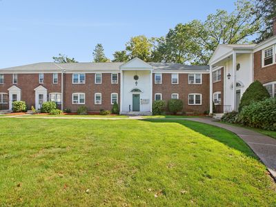 54 Robin Road APT B2, West Hartford, CT, 06119