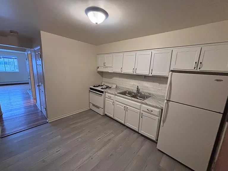 10418 Michael Todd Ter — Photo 1