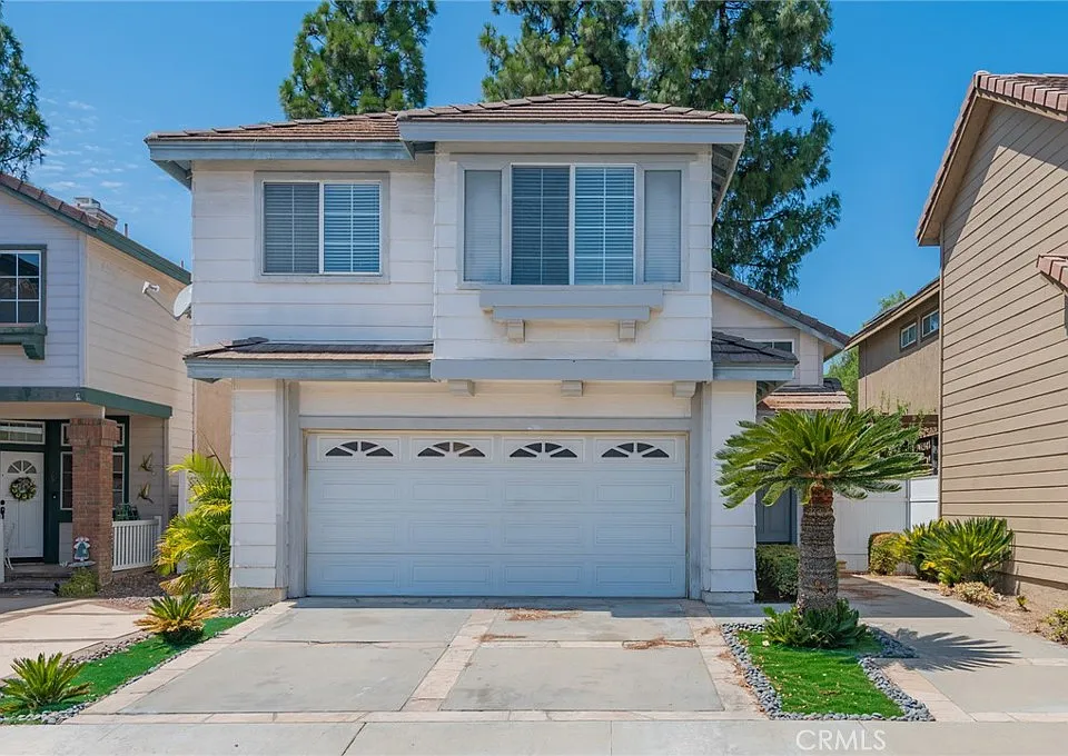 864 Bramble Ln