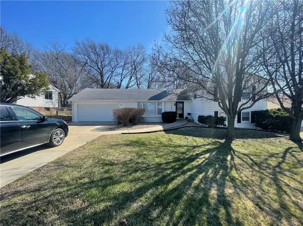 7629 Mission Rd, Prairie Village, KS 66208