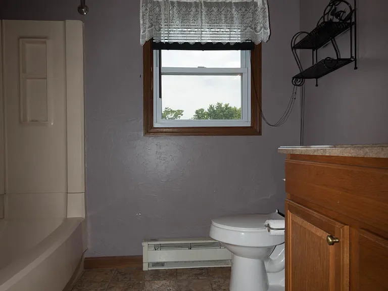 full bath on 2nd floor