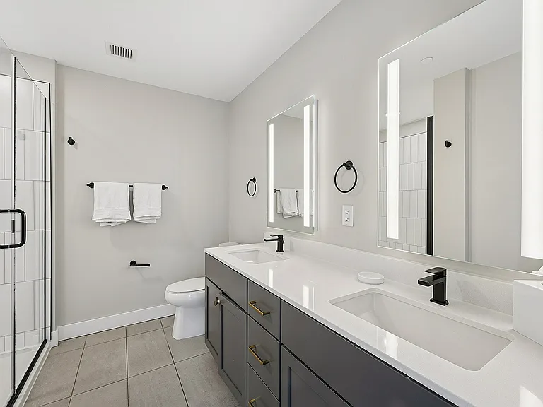 North Loop Green 360 Bathroom
