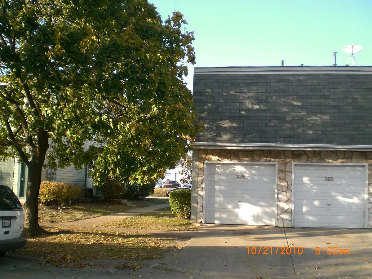 2 bed, $1,895 — Photo 2