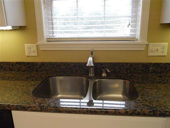4th image of 210 Crain Dr