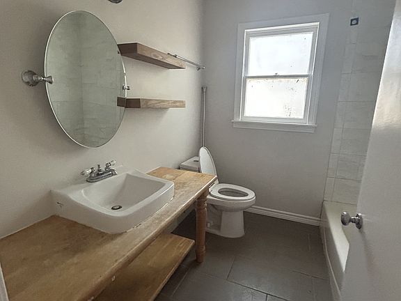 5th image of 134 E Hillcrest Dr
