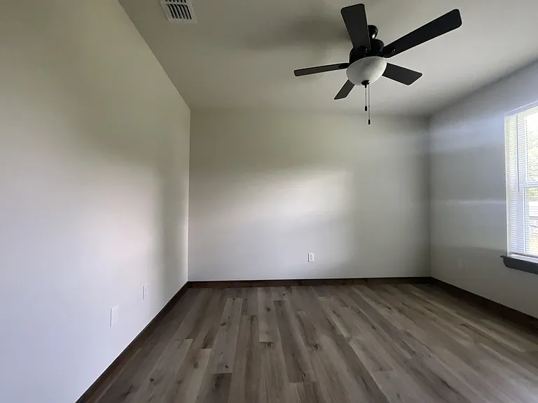 211 Isabella St — Photo 6