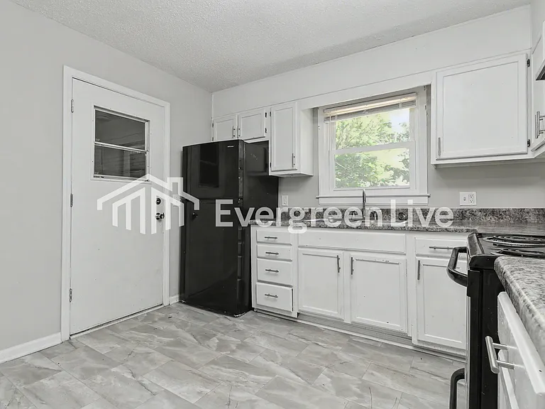 209 Weldwood Ct — Photo 4