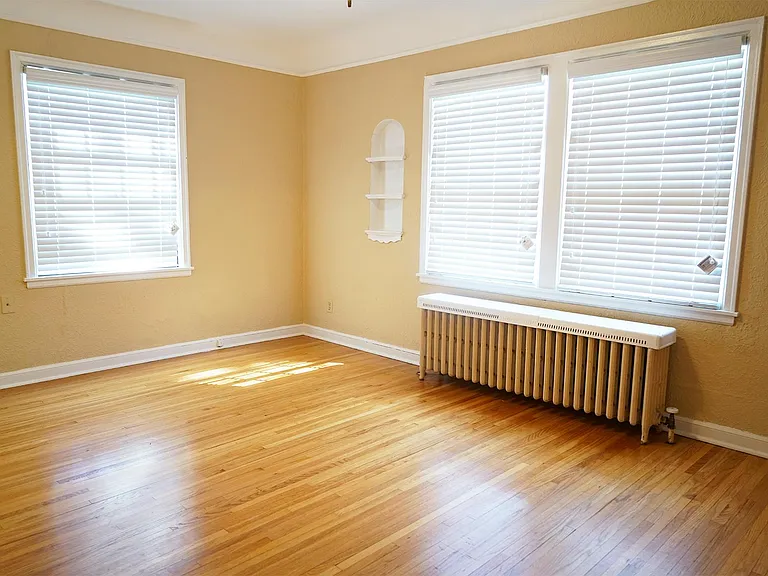 Grand Ave Apartments — Photo 11
