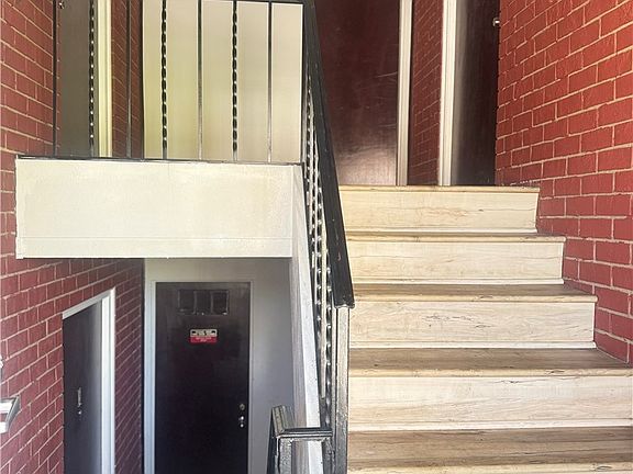 5th image of 362 Meadowbrook Ave